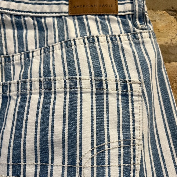 Trendy & Comfortable Striped Mom Jeans - American Eagle (Size 6) - NWT! - Picture 5 of 5